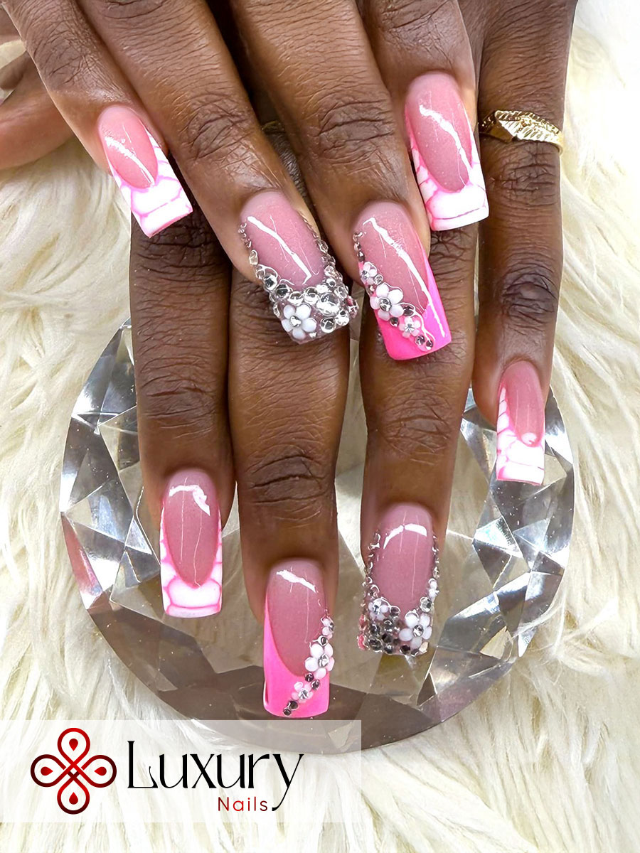LUXURY NAILS